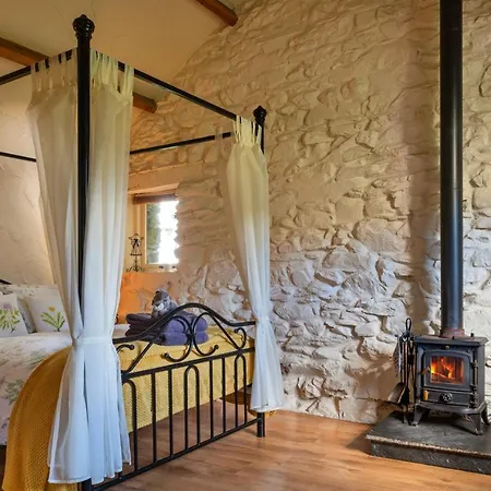 מלון Finest Retreats - Woodend - The Schoolhouse 3*