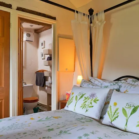 Finest Retreats - Woodend - The Schoolhouse מלון Ulpha