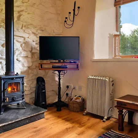 Finest Retreats - Woodend - The Schoolhouse